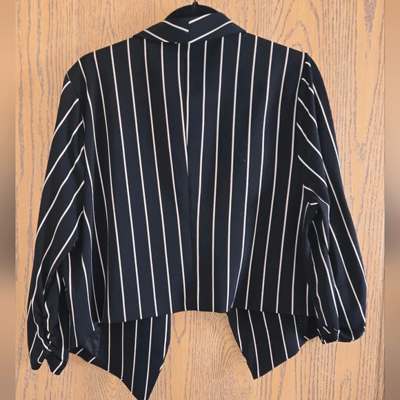 Torrid Cropped 3/4 Sleeve Blazer - Picture 7 of 7